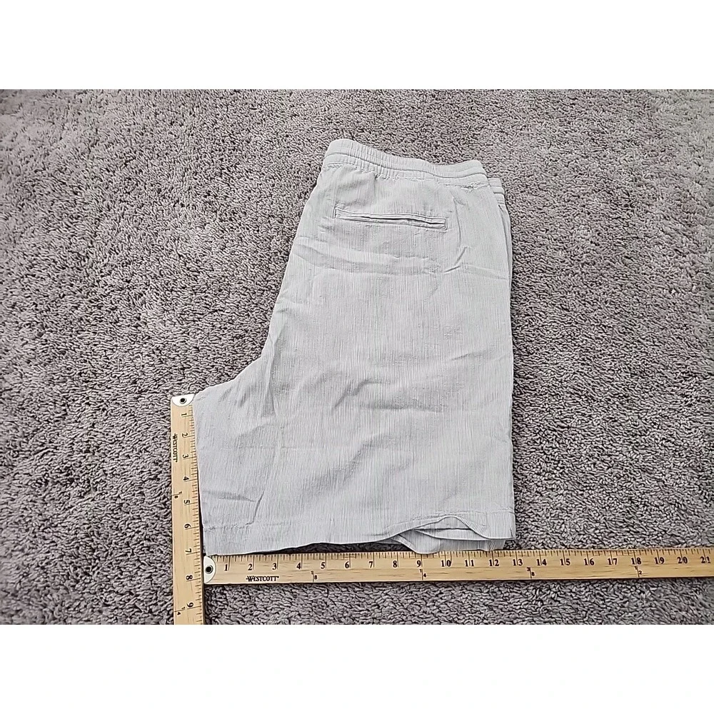 Banana Republic Shorts Mens XL Gray Fine Vertical Stripes Pull On Drawstring